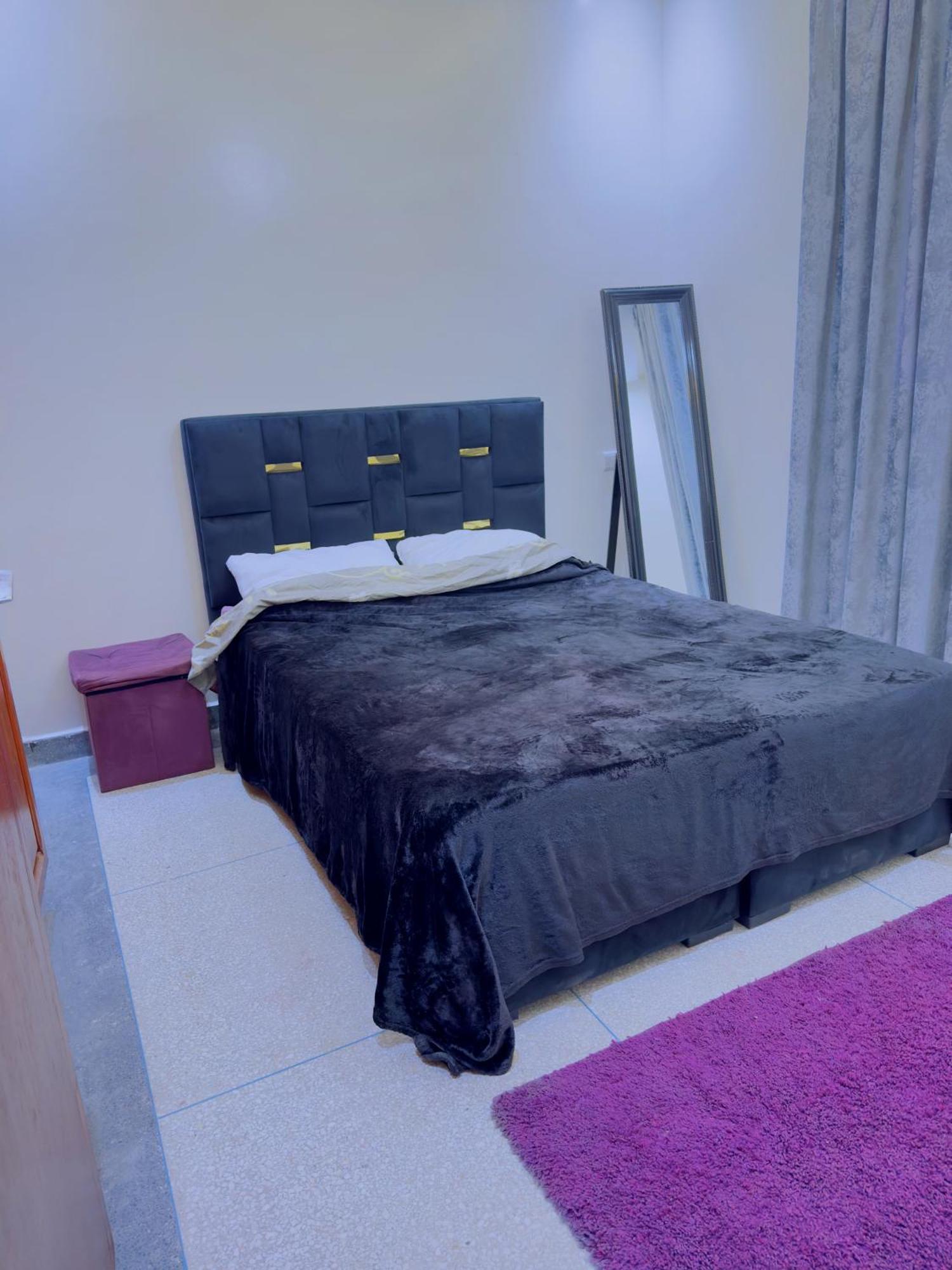 Quiet Near - High Speed Wifi, Free Parking & Private Entry Appartement *