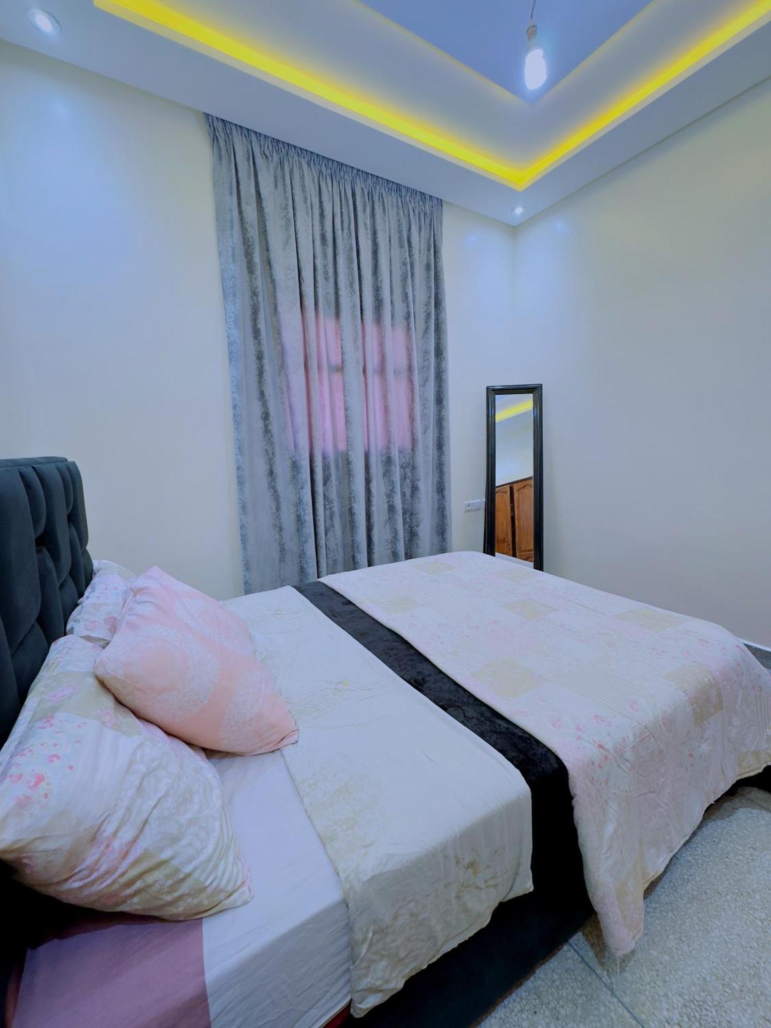 Quiet Near - High Speed Wifi, Free Parking & Private Entry Appartement